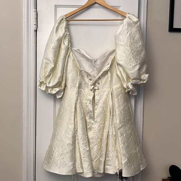 Elegant Off-Shoulder White Dress - Picture 9 of 15